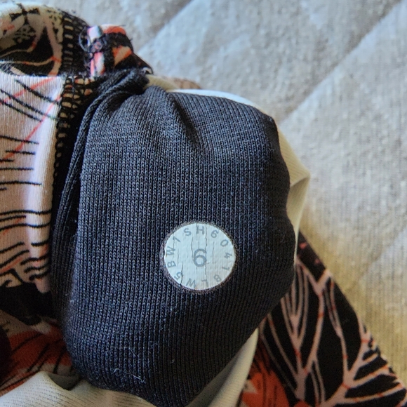 Lululemon Wunder Under Tights Size 6 Lunar New Year - Picture 9 of 10